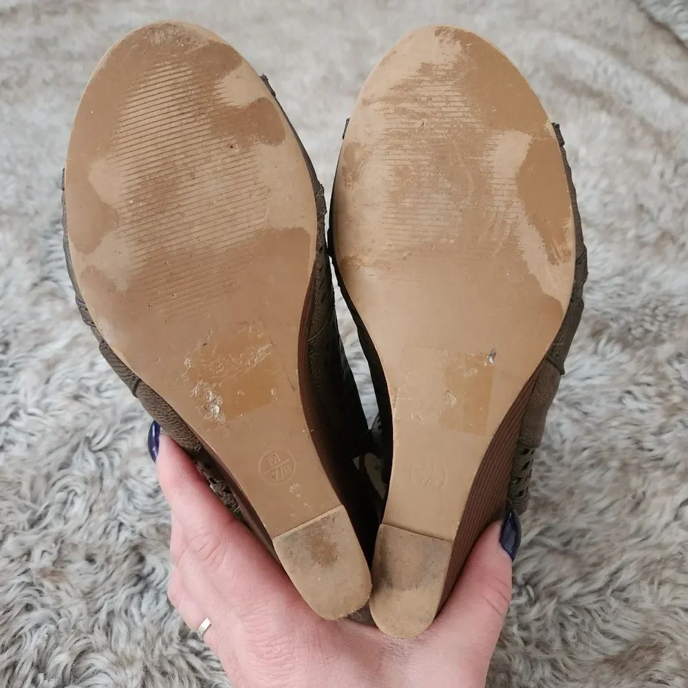 Rue21 etc! Army Green Laser Cut-Out Faux Leather Wedges‎ Size 7/8